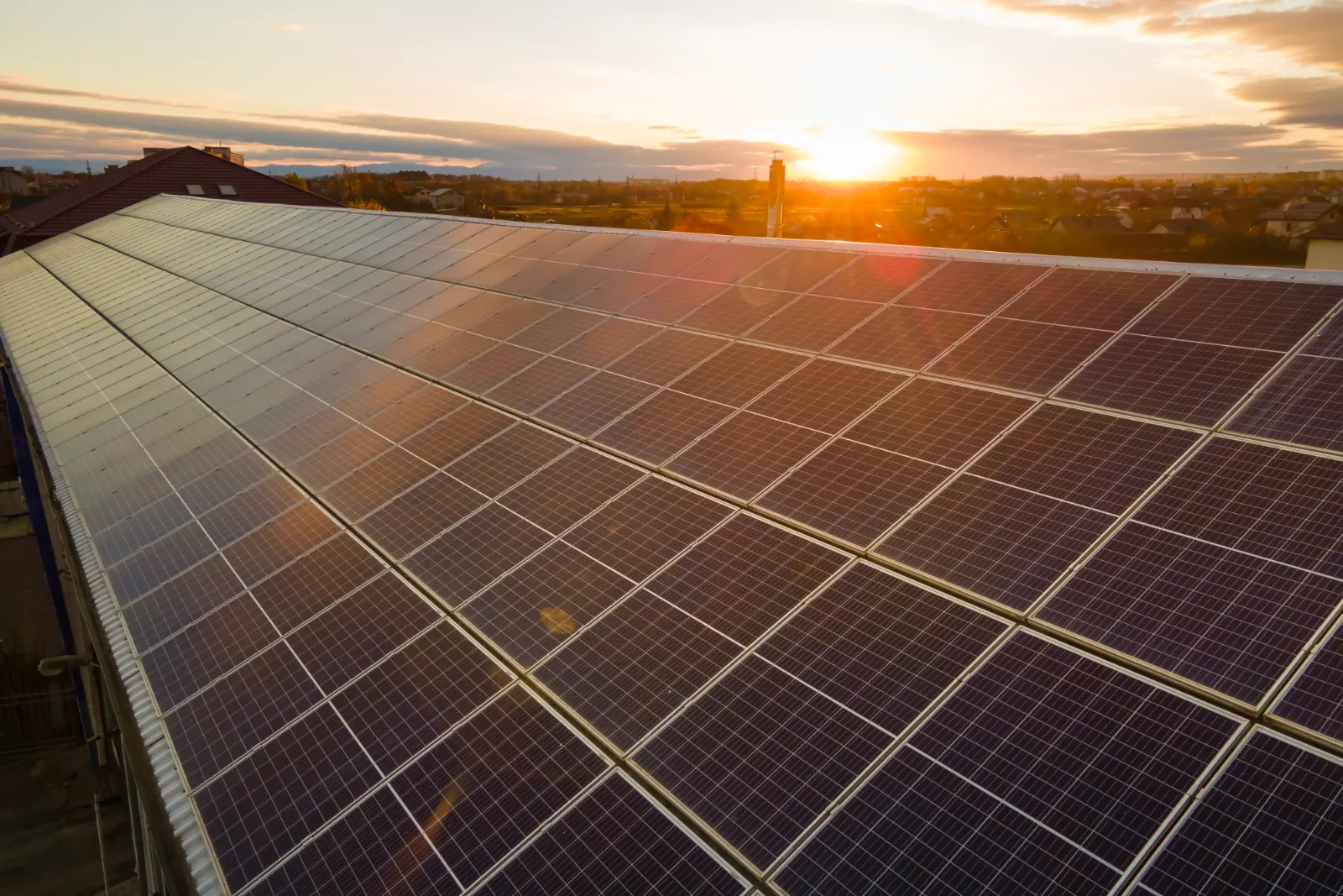 Installation d'énergie solaire, carport solaire et panneaux photovoltaïques réalisée par Dispac Énergies à Bayonne