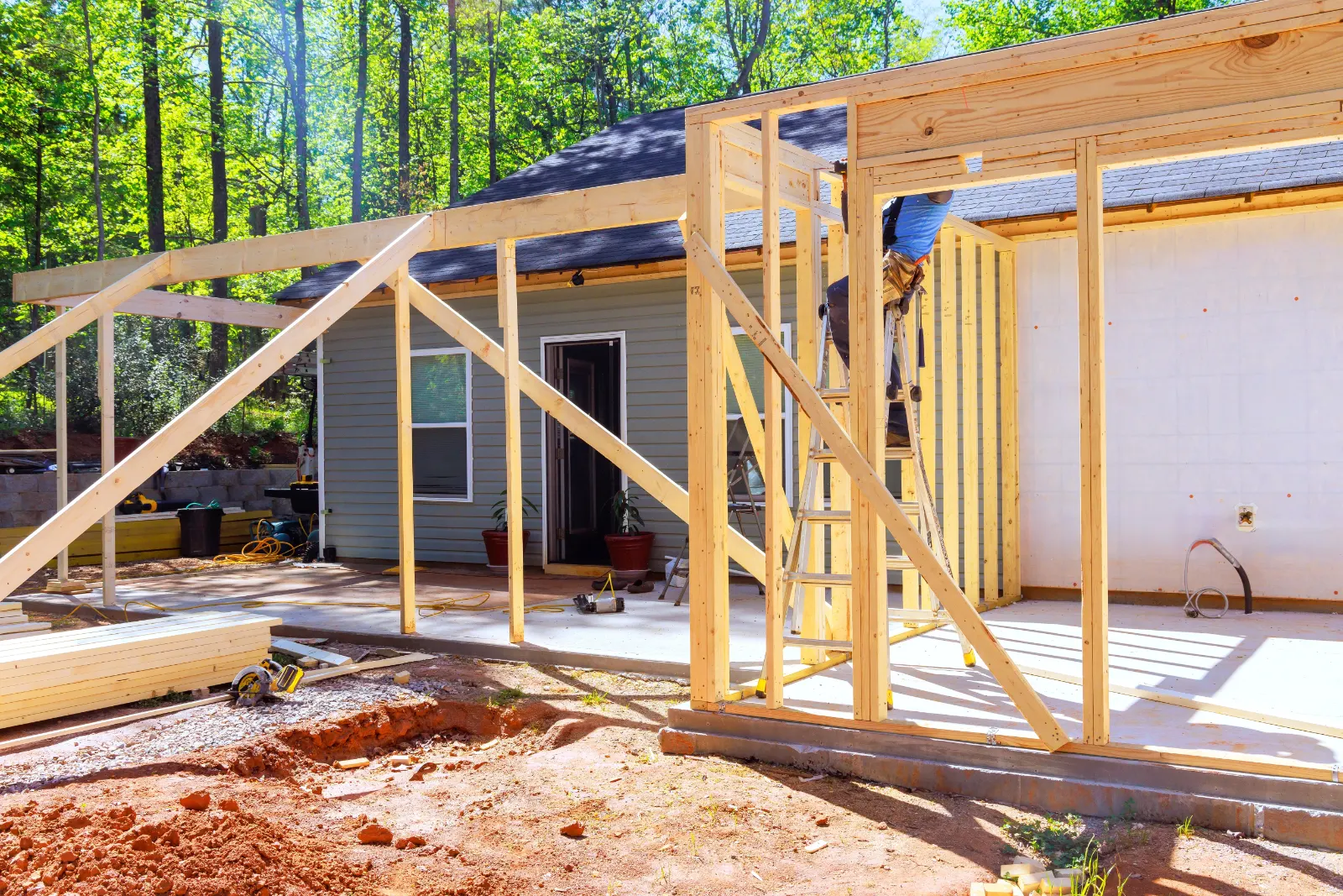 Travaux de rénovation par les techniciens Dispac Énergies