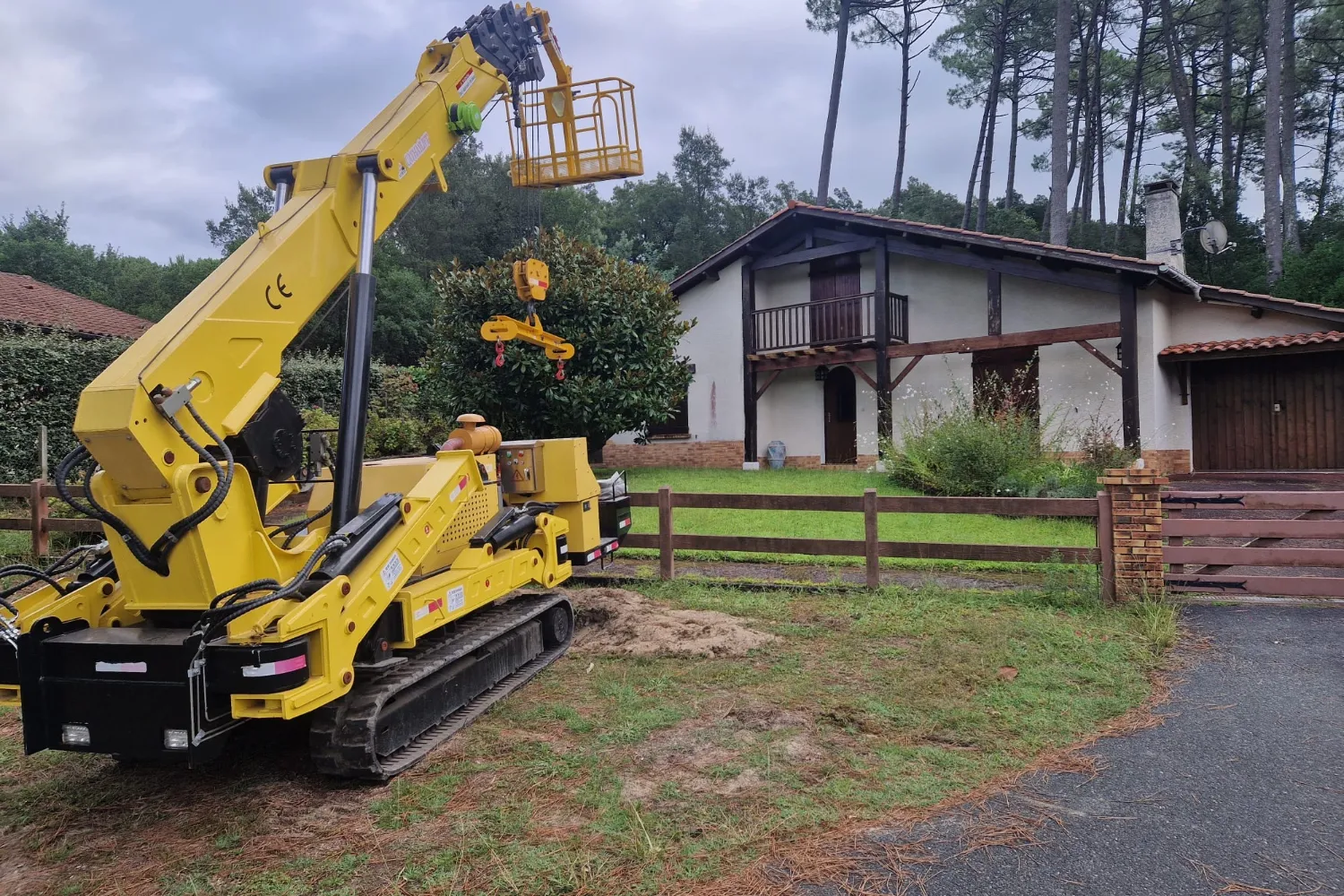 Chantier DISPAC Énergies à Labenne : intervention avec nacelle