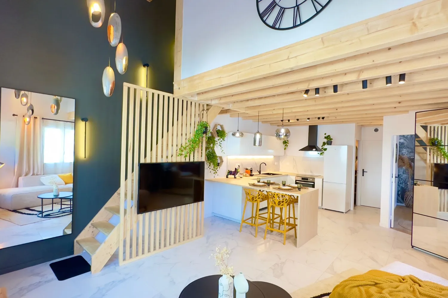 Rénovation de maison à Bayonne : séjour et cuisine rénovés par DISPAC Énergies