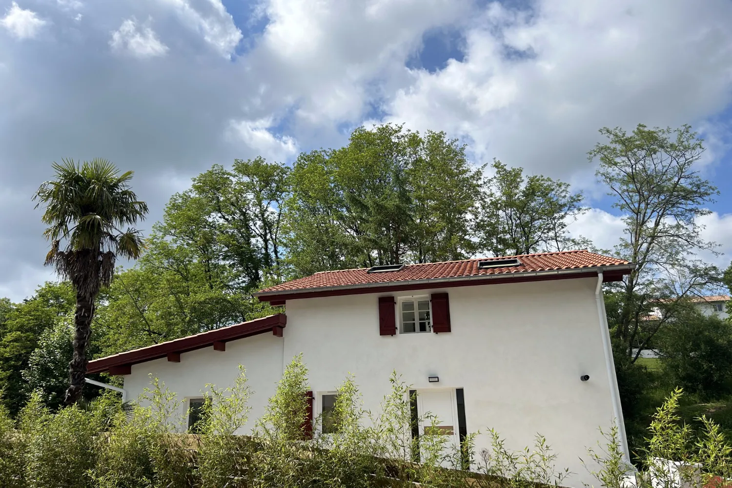 Maison du Pays basque rénovée près de Bayonne par DISPAC Énergies